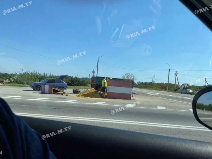 В Запорожской области разобрали блокпост (ФОТОФАКТ)