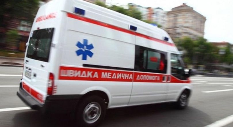 Разбил авто и ранил фельдшера: в Запорожье неизвестный напал на "скорую" (ВИДЕО)