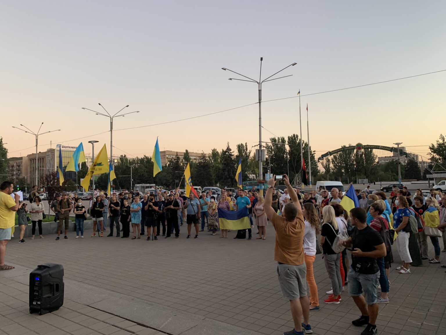 В Запорожье горожане провели акцию за импичмент Президента: как это было (ВИДЕО-ФОТО)
