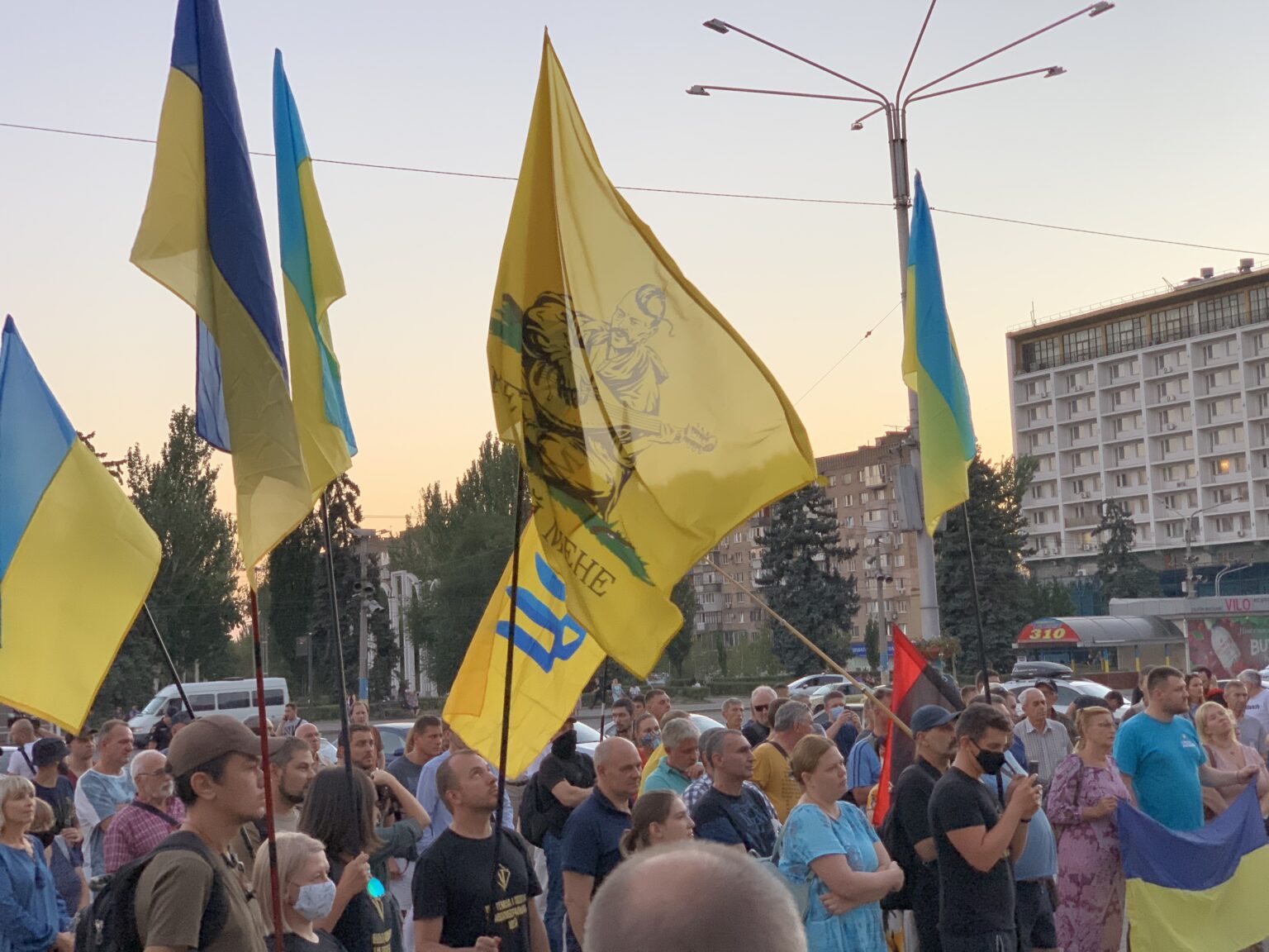 В Запорожье горожане провели акцию за импичмент Президента: как это было (ВИДЕО-ФОТО)