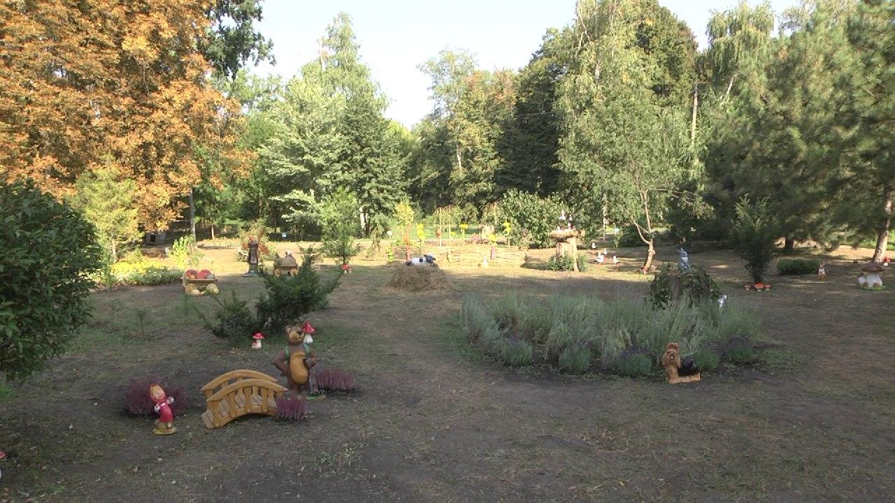 В Запорожском ботсаду открылась «Поляна сказок» (ФОТО) 1 В Запорожском ботсаду открылась «Поляна сказок» (ФОТО)