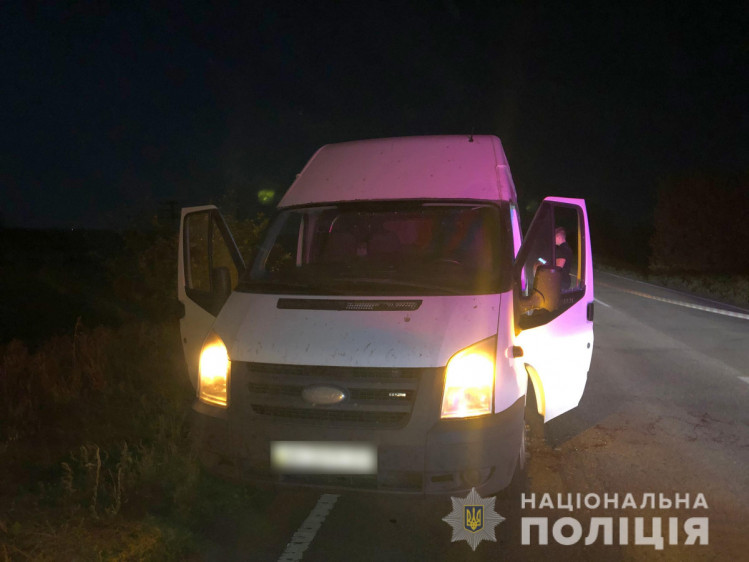 Полиция опубликовала ФОТО с места обстрела микроавтобуса под Запорожьем