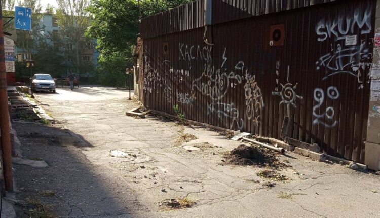 В центре Запорожья снова произошел конфликт с мужчиной, который покусал полицейских (ФОТО)