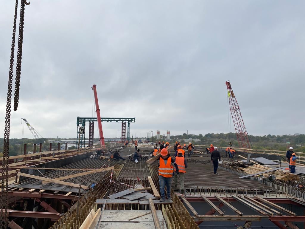 В Запорожье планируют завершить строительство моста через Старый Днепр: когда откроют (ФОТО)