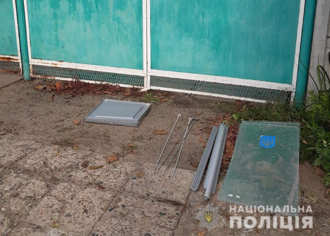 В селе под Запорожьем украли урну для голосования для необычной цели (ФОТО)