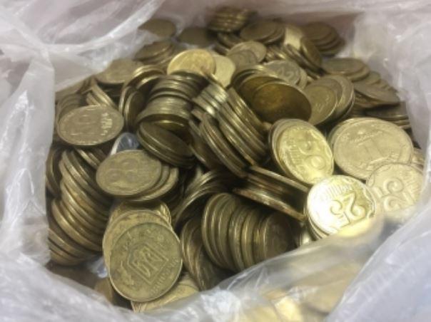 В Запорожской области в банке отказываются менять мелочь на купюры