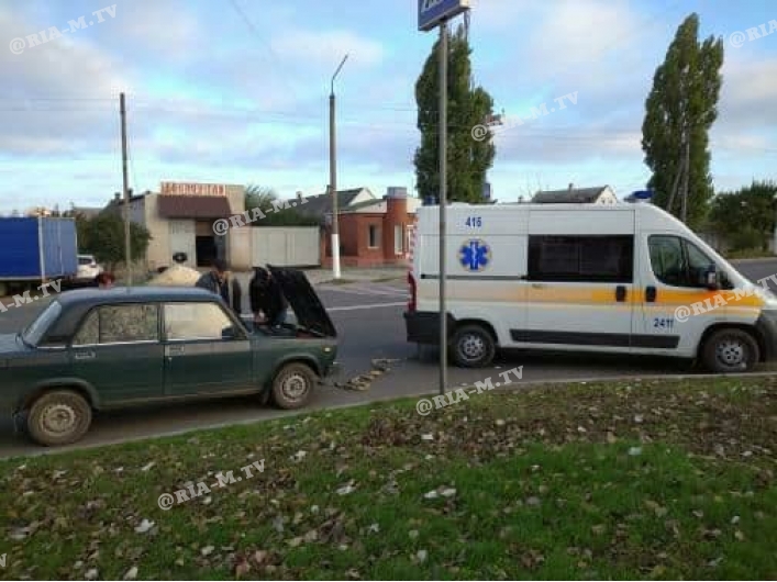 В Запорожской области автомобиль "скорой" выполнил роль буксира (ФОТО)