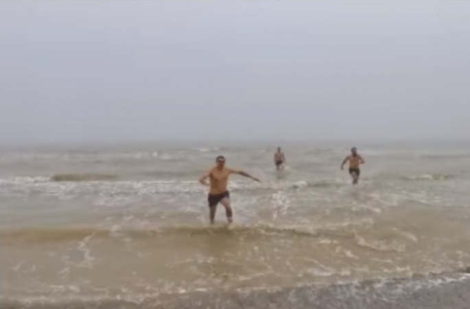 На запорожском курорте экстремалы оригинально отметили праздники (ВИДЕО)