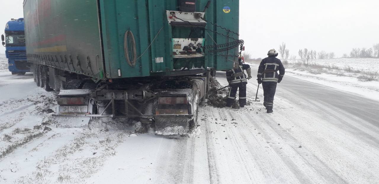 Запорожские спасатели за сутки оказали помощь более чем десятку людей: подробности (ФОТО)