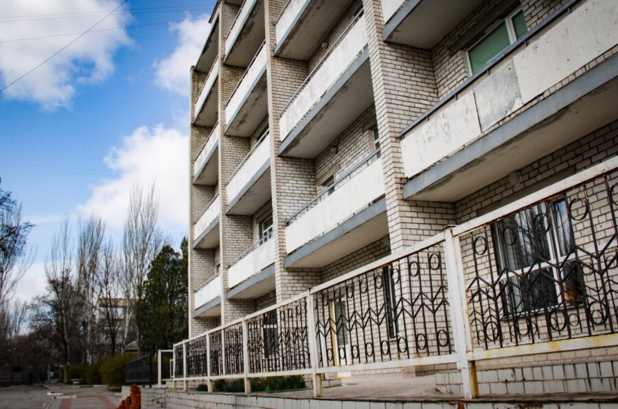 В запорожской инфекционной больнице сработала сигнализация: на место приехало более 2 десятков спасателей (ВИДЕО)