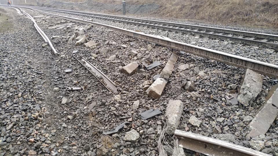 Поезд с пассажирами, следовавший в Запорожье, сошел с рельсов: появились подробности (ФОТО)