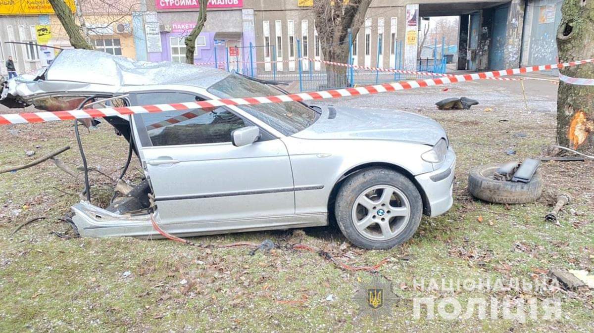 Машину разорвало пополам: в полиции прокомментировали смертельную аварию в Запорожье (ФОТО)