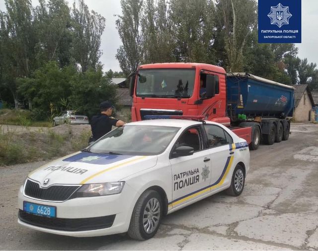 Запорожские патрульные проводят проверки на дорогах области: подробности
