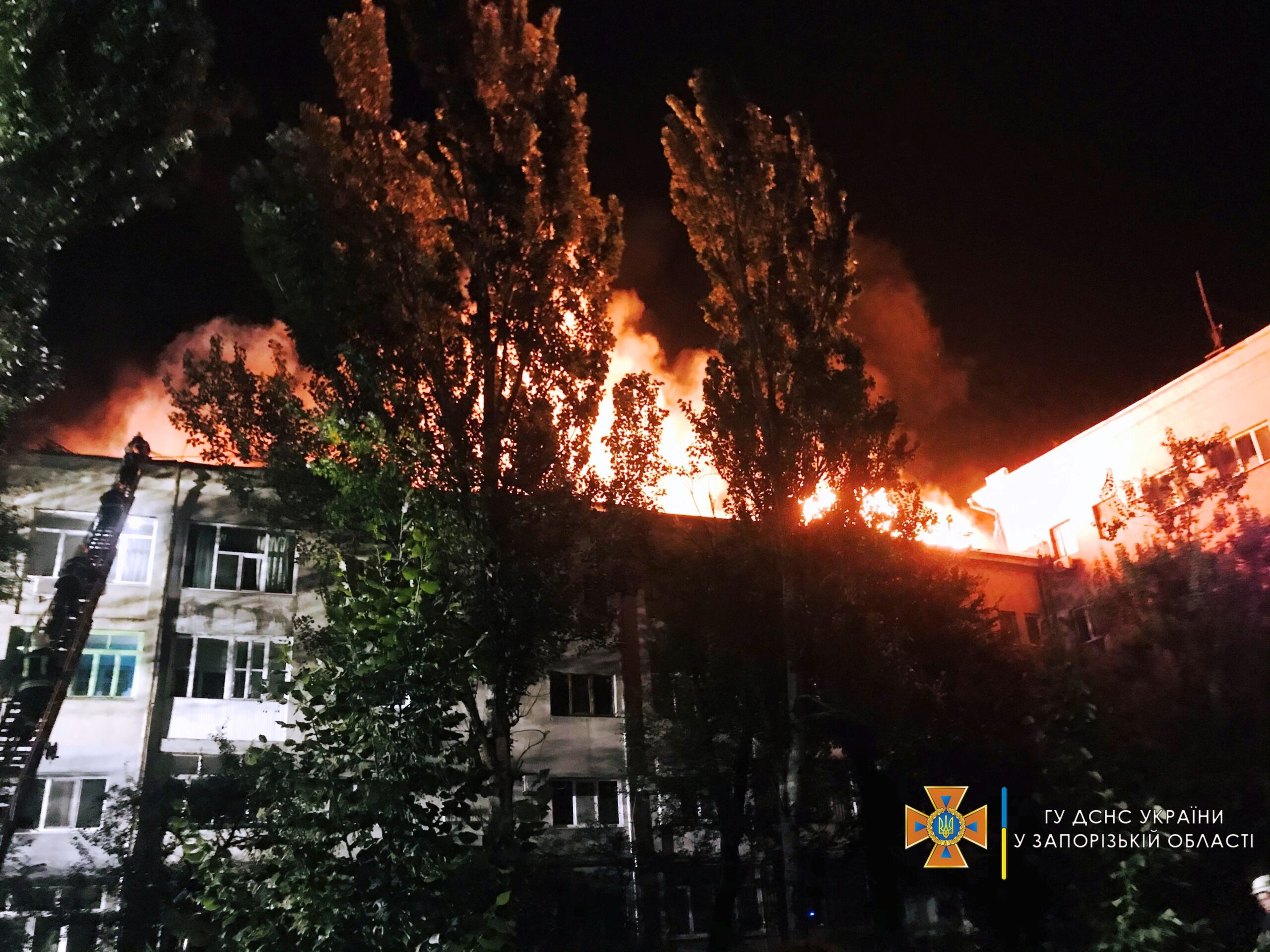 Появились подробности масштабного пожара в многоэтажке в центре Запорожья: жильцов экстренно эвакуировали (ВИДЕО, ФОТО) 2 Появились подробности масштабного пожара в многоэтажке в центре Запорожья: жильцов экстренно эвакуировали (ВИДЕО, ФОТО)