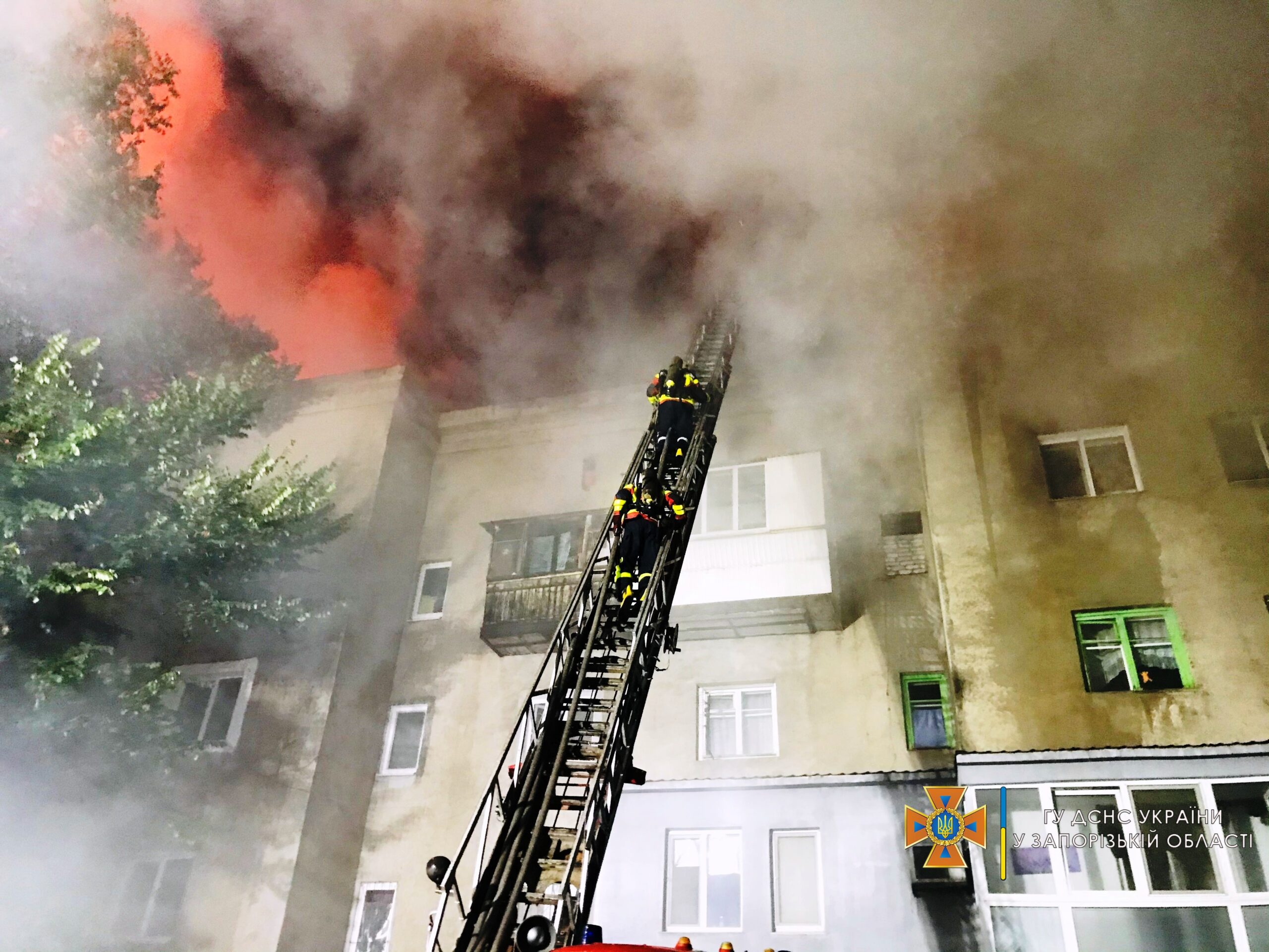 Появились подробности масштабного пожара в многоэтажке в центре Запорожья: жильцов экстренно эвакуировали (ВИДЕО, ФОТО) 5 Появились подробности масштабного пожара в многоэтажке в центре Запорожья: жильцов экстренно эвакуировали (ВИДЕО, ФОТО)