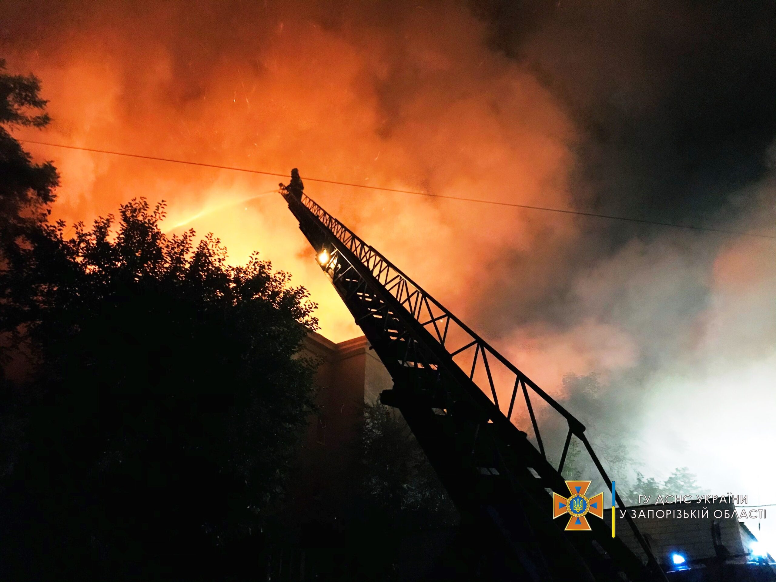 Появились подробности масштабного пожара в многоэтажке в центре Запорожья: жильцов экстренно эвакуировали (ВИДЕО, ФОТО) 6 Появились подробности масштабного пожара в многоэтажке в центре Запорожья: жильцов экстренно эвакуировали (ВИДЕО, ФОТО)