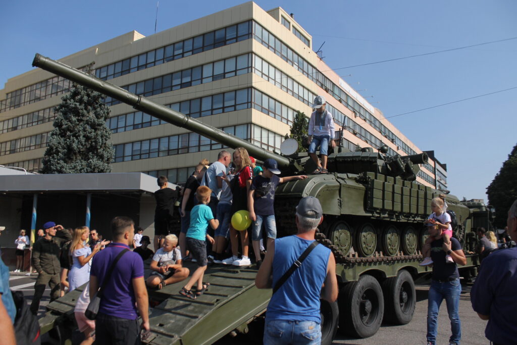 В Запорожье состоялось торжественное шествие военных и силовиков (ФОТО) 3 В Запорожье состоялось торжественное шествие военных и силовиков (ФОТО)