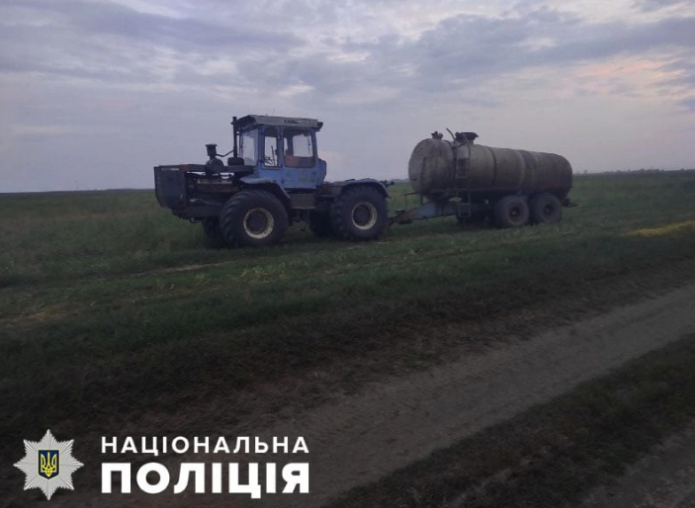 В Запорожской области тракторист погиб под колесами своего же трактора