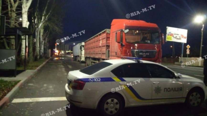 В Мелитополе установили блокпосты: ловили фуры с ворованным зерном (ФОТО)