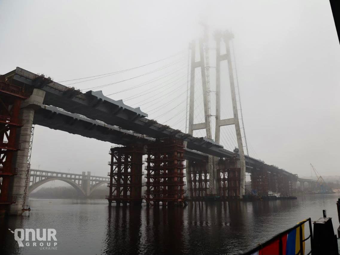 В Запорожье плавкран Zakhariy устанавливает последнюю опору вантового моста: когда открытие (ВИДЕО, ФОТО)