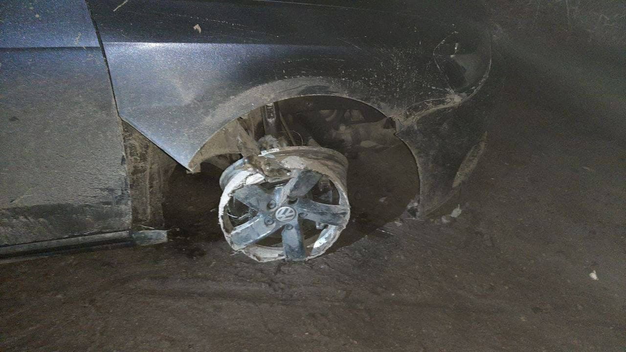 В Запорожье пассажир изрезал таксиста и угнал его авто (ФОТО) 2 В Запорожье пассажир изрезал таксиста и угнал его авто (ФОТО)