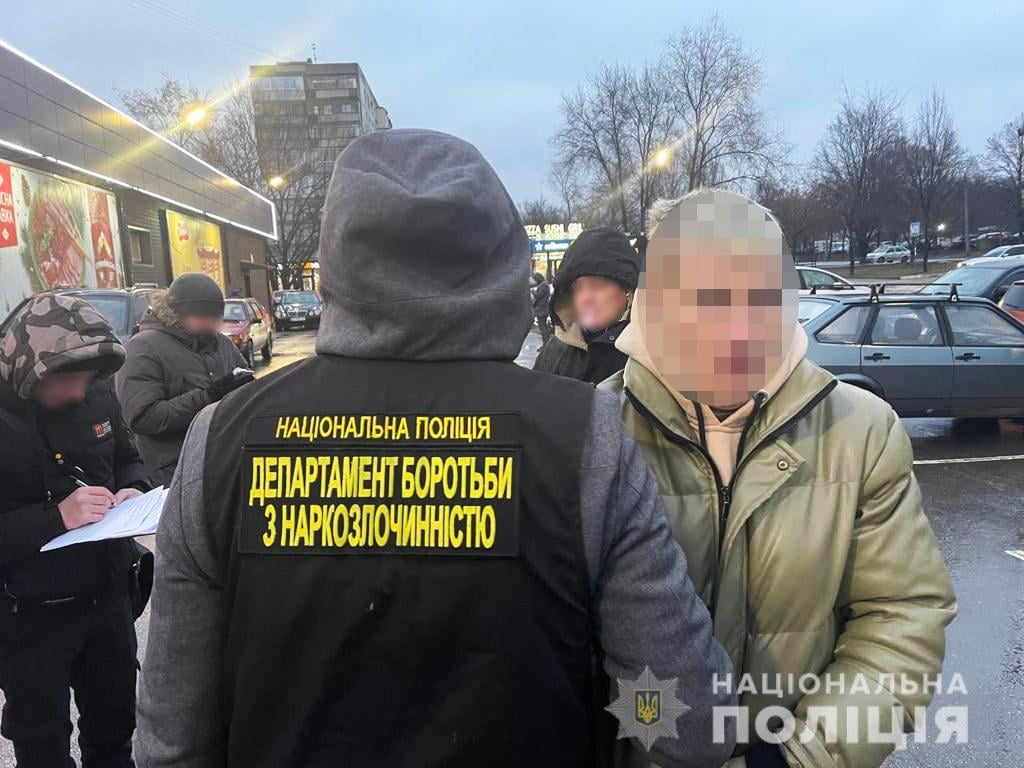 Получил по почте: в Запорожье задержали наркокурьера с товаром на 500 тысяч гривен (ФОТО) 5 Получил по почте: в Запорожье задержали наркокурьера с товаром на 500 тысяч гривен (ФОТО)