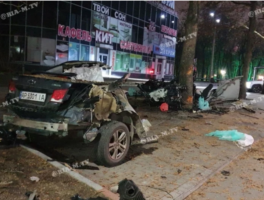 Ночью в Мелитополе произошло смертельное ДТП: машину разорвало на части (ФОТО-ВИДЕО)
