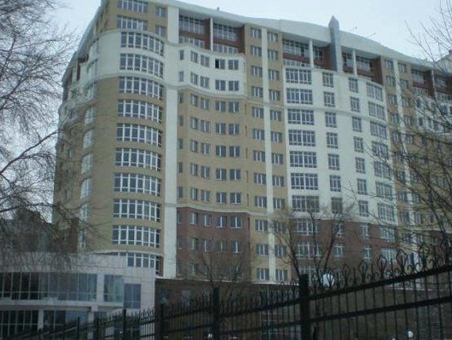 В Запорожье в подъезде расстреляли мужчину: киллера ищет полиция