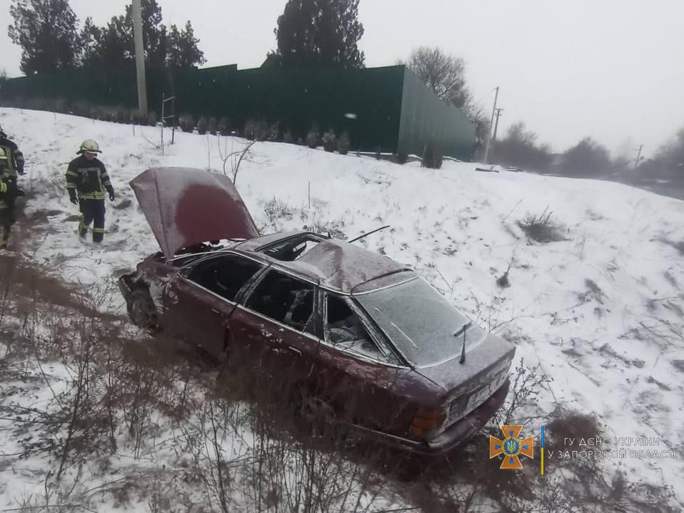 Вылетели на "встречку": под Запорожьем произошло смертельное ДТП (ФОТО)