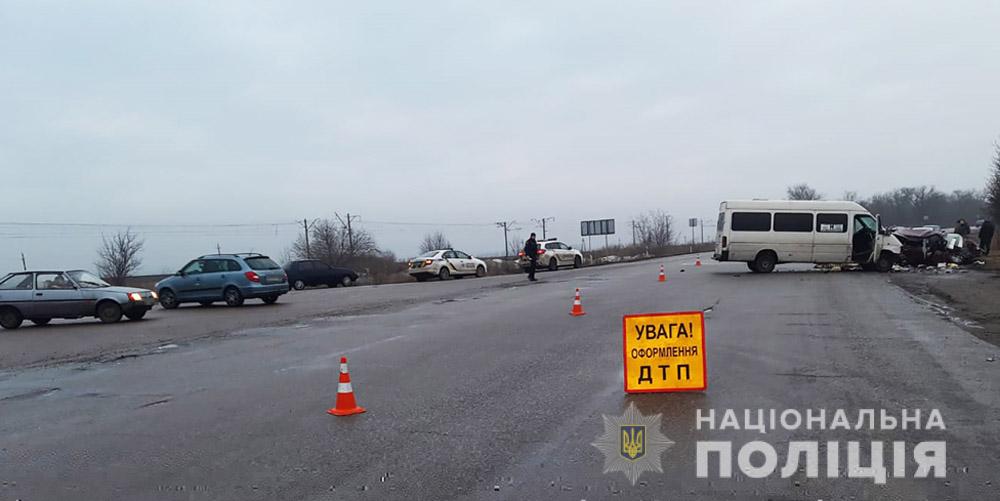 Пассажирка погибла на месте: подробности аварии с маршруткой на запорожской трассе (ФОТО)
