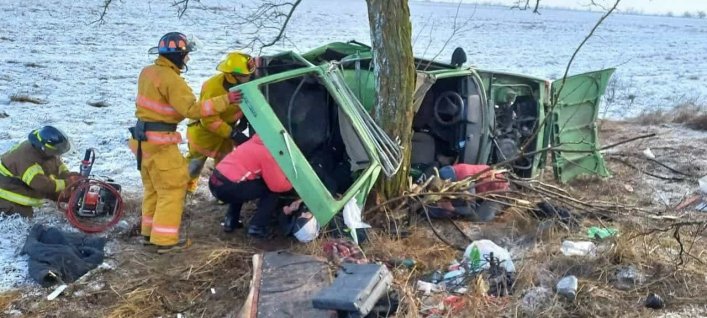 В Запорожской области произошло смертельное ДТП: людей вырезали из авто (ФОТО)