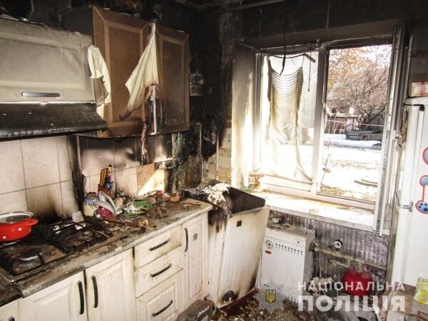 Достали из огня: в Приморске братья-полицейские спасли 9-месячного малыша (ФОТО)