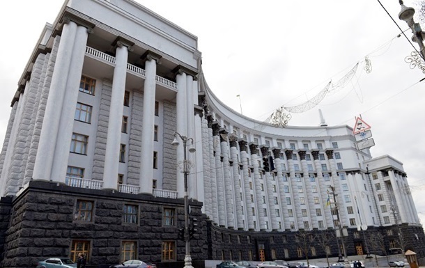 Держслужбовцям заборонили працювати з-за кордону