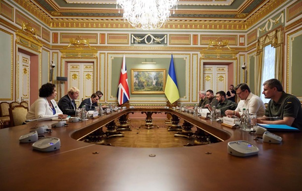 Борис Джонсон снова приехал в Киев