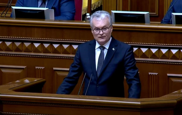 Президент Литвы пообещал помогать Украине "аж до победы"