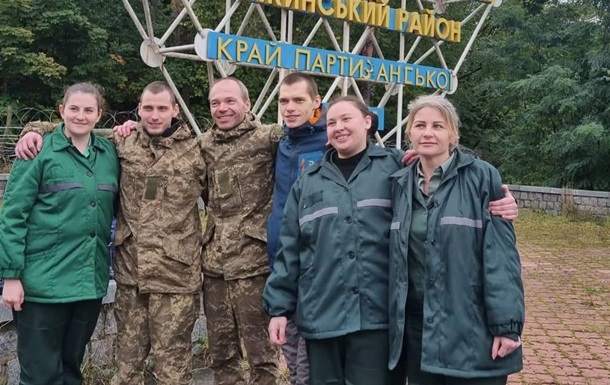 Україна повернула з полону чотирьох захисників Маріуполя та двох цивільних
