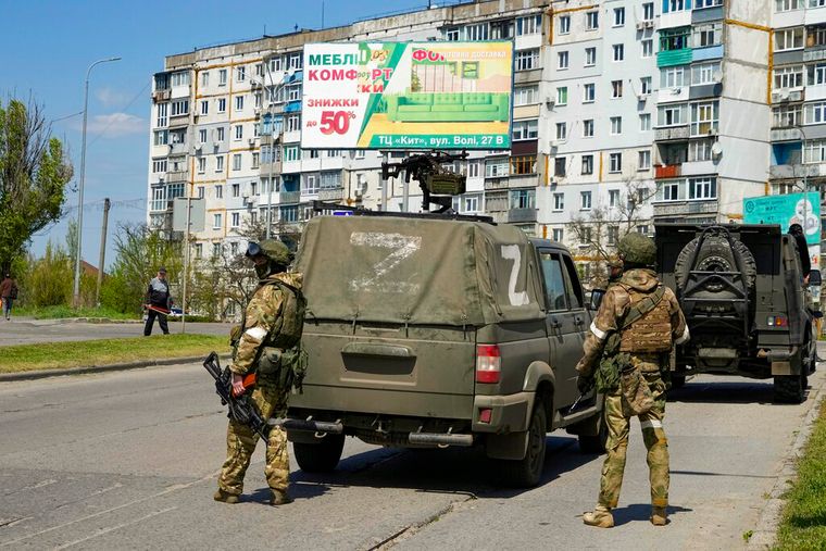 Со взрывами и надеждами на ВСУ: как прошел сезон в городе-курорте Бердянске