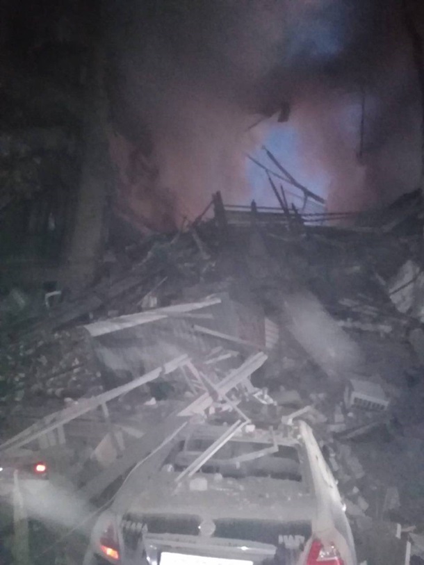 Ворог ударив ракетами по житлових будинках у Запоріжжі 2 Ворог ударив ракетами по житлових будинках у Запоріжжі