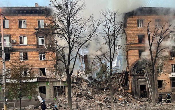 Ворог ударив ракетами по житлових будинках у Запоріжжі