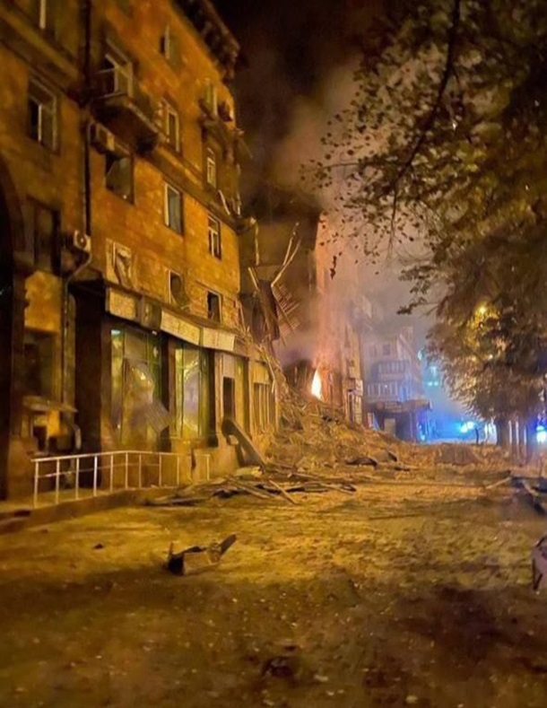 Ворог ударив ракетами по житлових будинках у Запоріжжі 5 Ворог ударив ракетами по житлових будинках у Запоріжжі