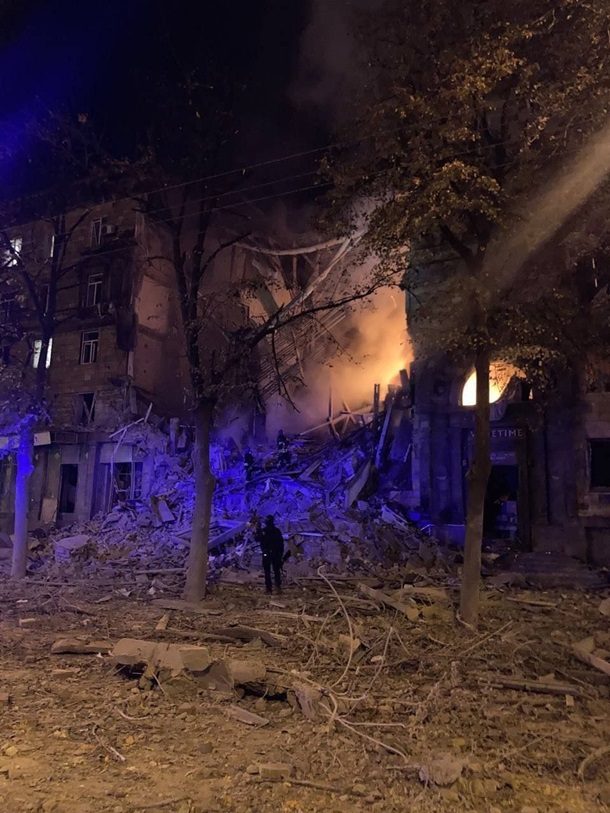 Ворог ударив ракетами по житлових будинках у Запоріжжі 7 Ворог ударив ракетами по житлових будинках у Запоріжжі