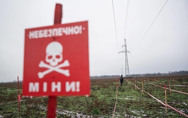 На Херсонщині під час польових робіт підірвався трактор, загинула людина