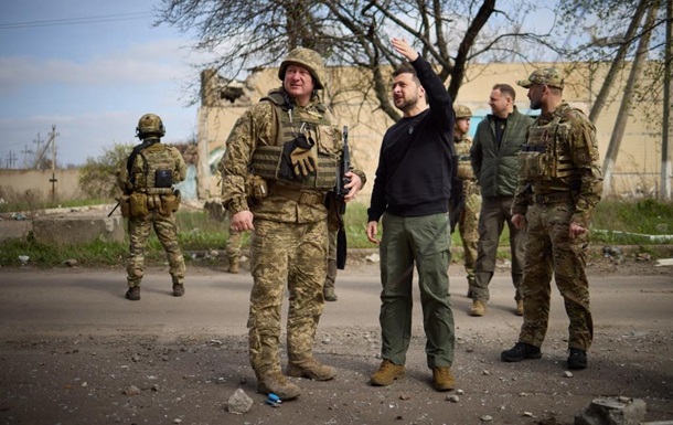 Зеленський відвідав позиції ЗСУ в Авдіївці
