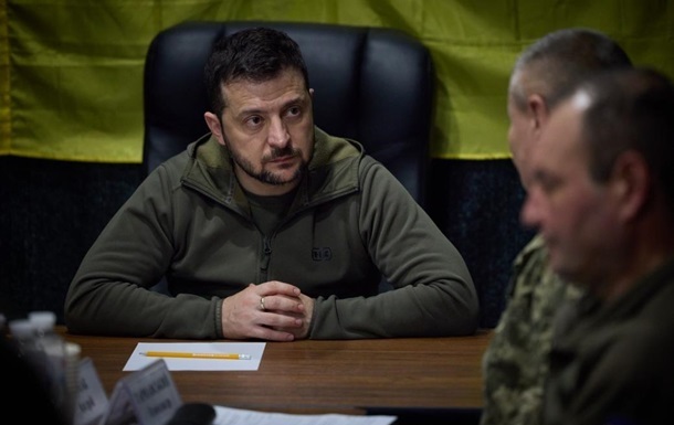 Зеленський доручив Залужному відправляти на фронт тилових військкомів