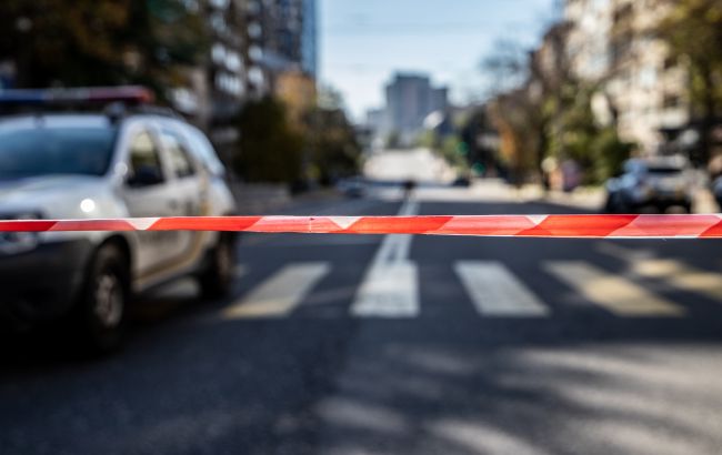 Дівчина повісилась на знаку метро "Осокорки" в Києві: нові деталі