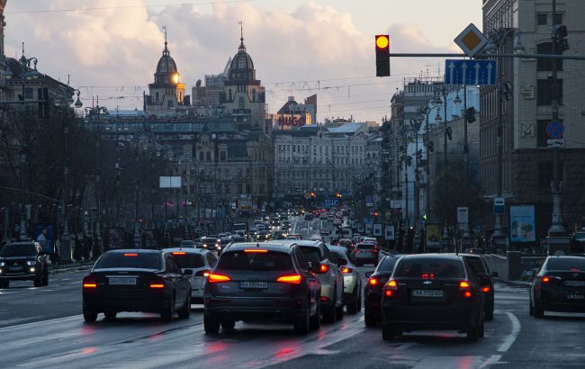 У центрі Києва завтра обмежать рух: в чому причина