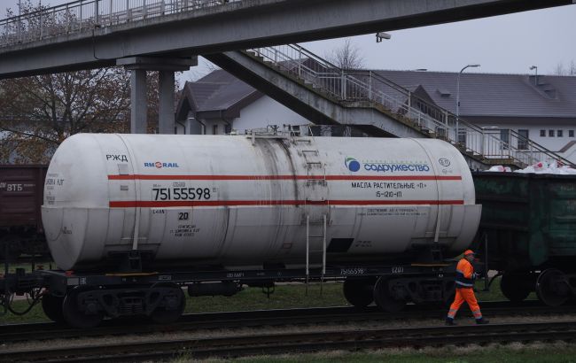 Ворог залишив залізничників в окупації без зарплат, - ЦНС