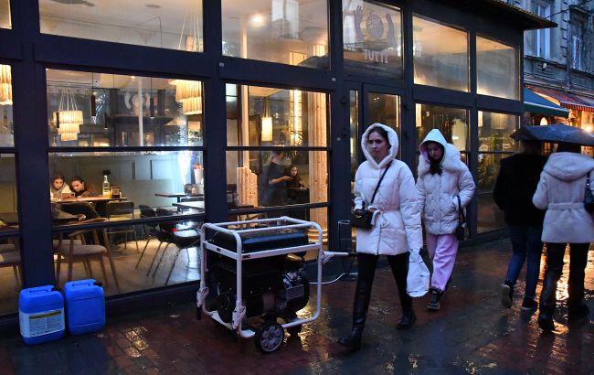 "Укренерго" скасувало відключення світла на завтра, але не для всіх