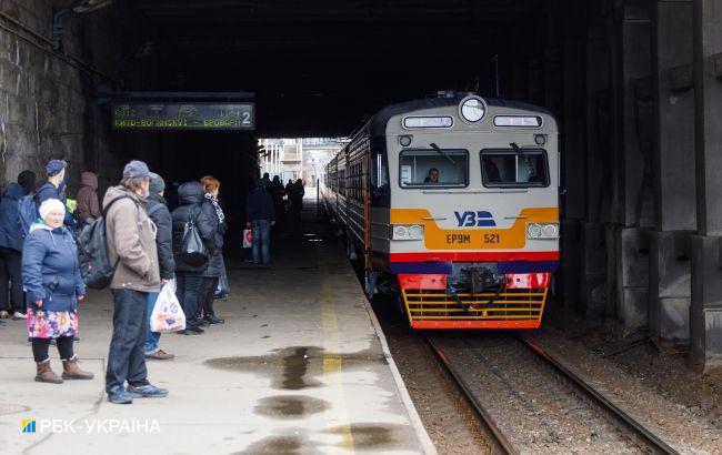 В Києві під електричку кинулась людина. Є затримки в русі Kyiv City Express