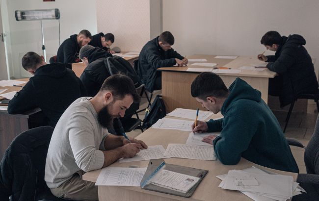 Мобілізація до 25 років: юрист пояснив, кого можуть забрати в армію